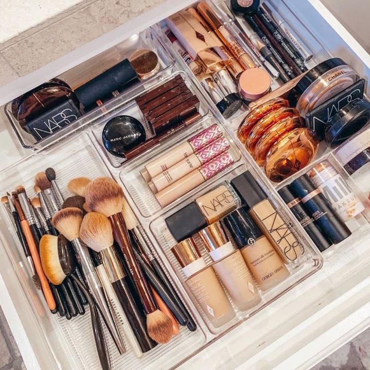 Maquiagem de Viagem: Como Montar um Kit Essencial e Organizado