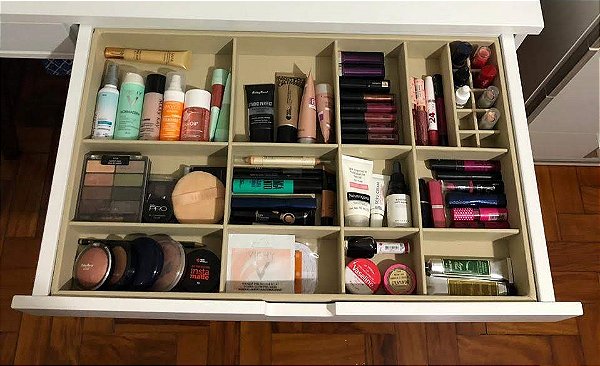 Maquiagem no Banheiro? Dicas Essenciais para Conservação e Organização em Ambientes Úmidos