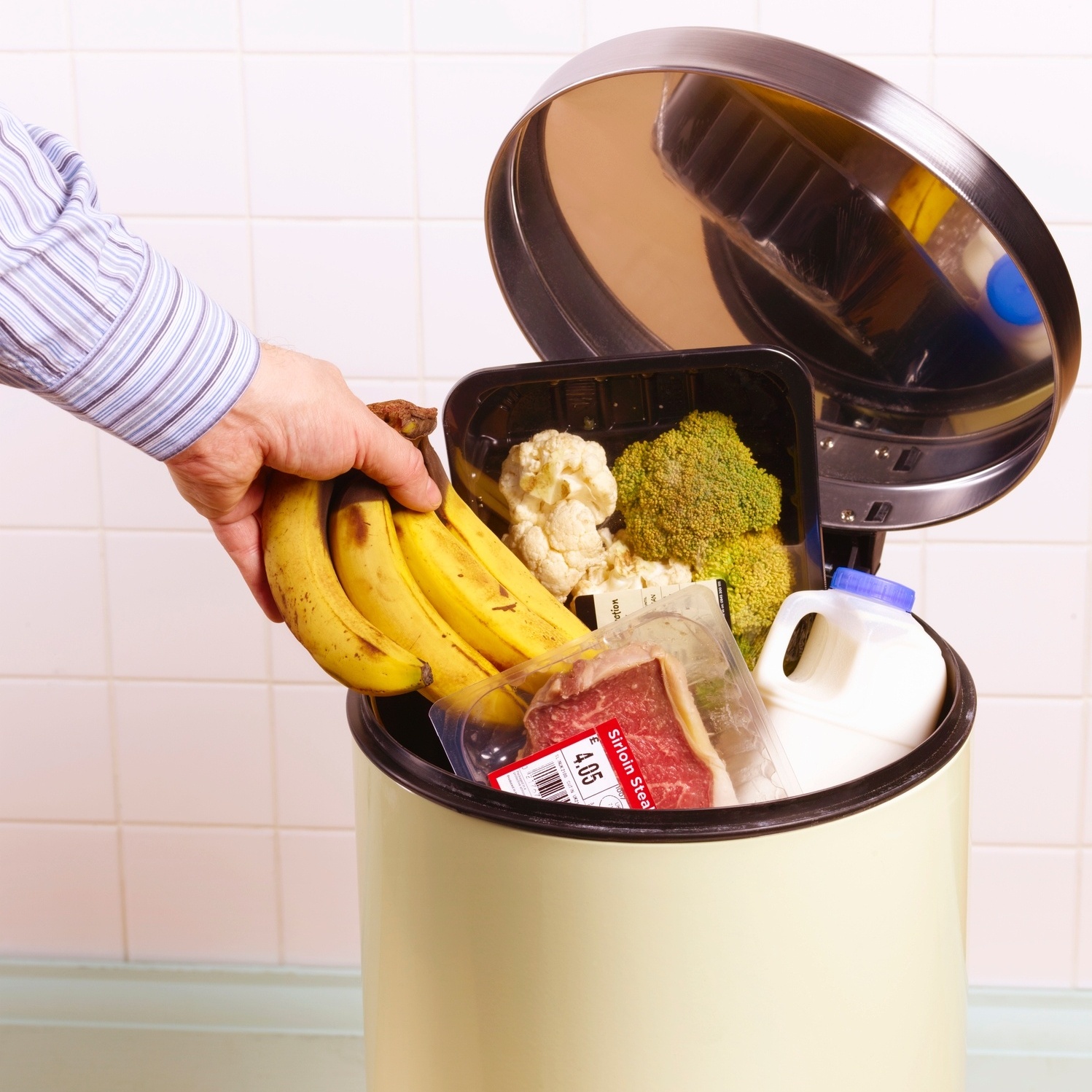 Lixeiras de Embutir: A Solução Ideal para Cozinhas Modernas e Organizadas