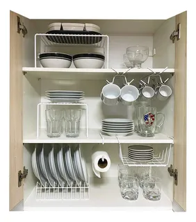 organizar xicaras e pires no armario