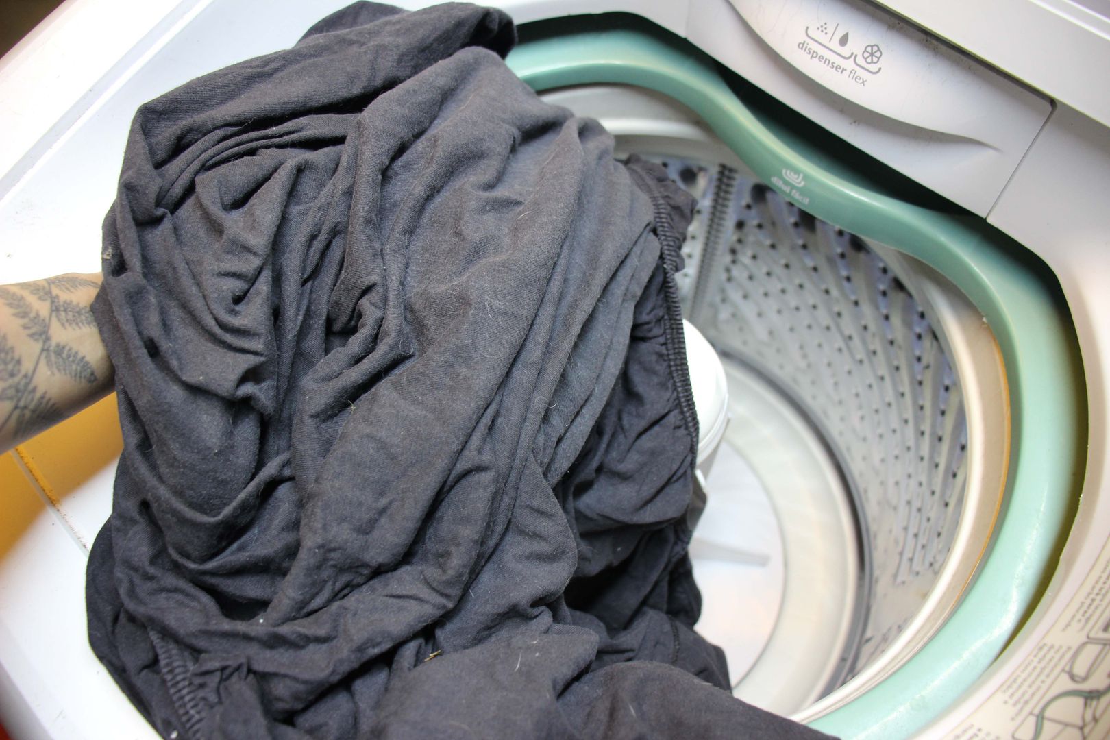 solução rápida para roupa com cheiro de mofo