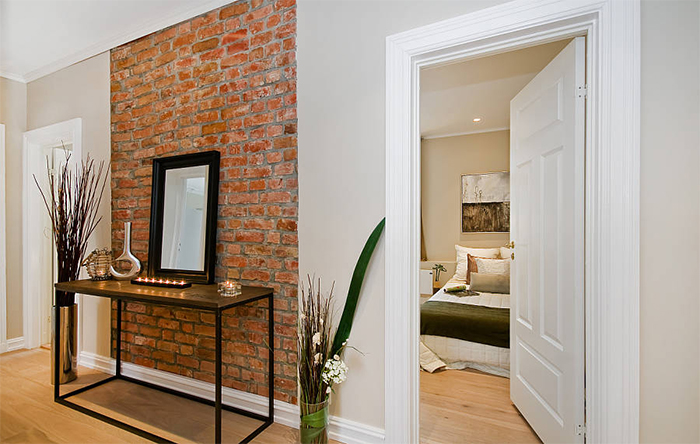 manutenção de parede de tijolo aparente