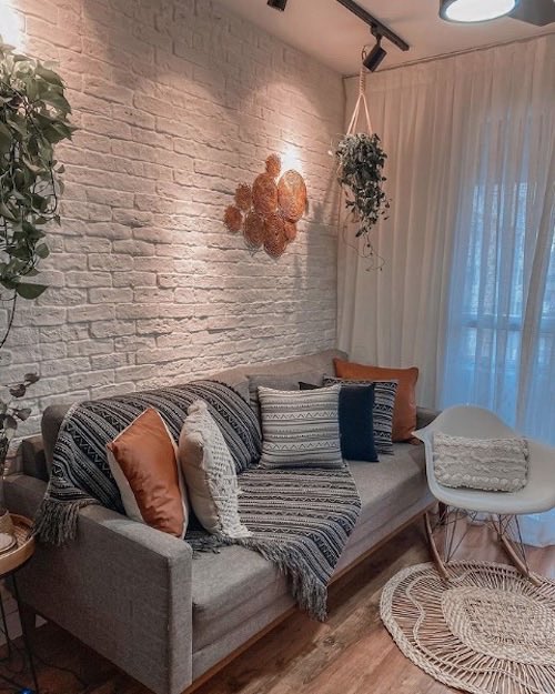parede de tijolinho branco na sala