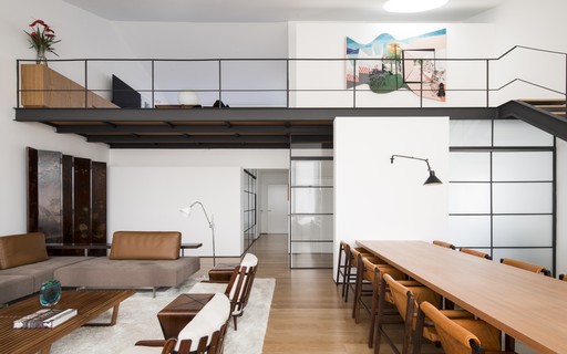 pe direito duplo com mezanino