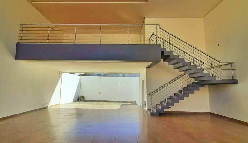 Vantagens e Desvantagens de Ter um Pé Direito Duplo em Casa