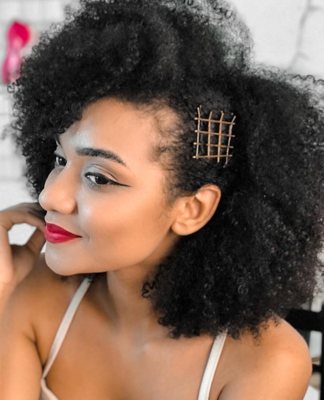 A Importância do Pente Correto para Evitar Quebra em Cabelos Crespos