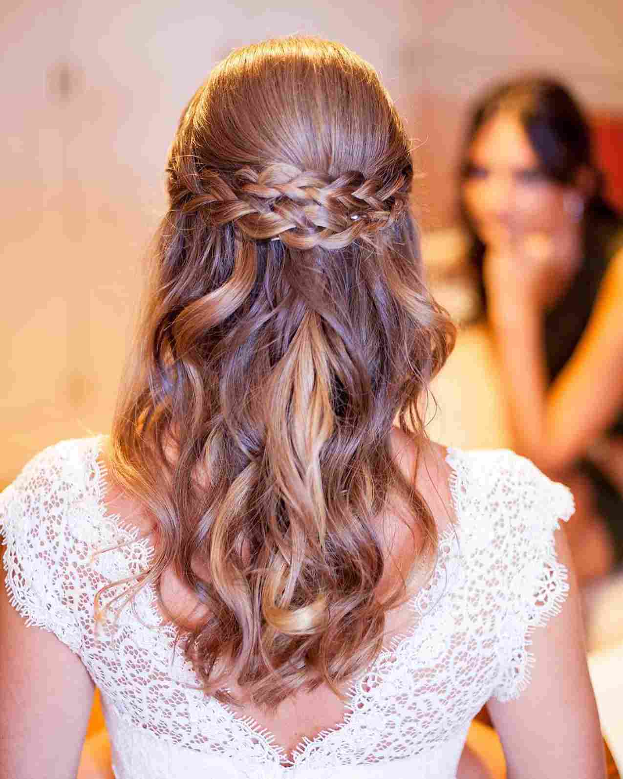 Tutoriais de penteados semi-presos para casamentos