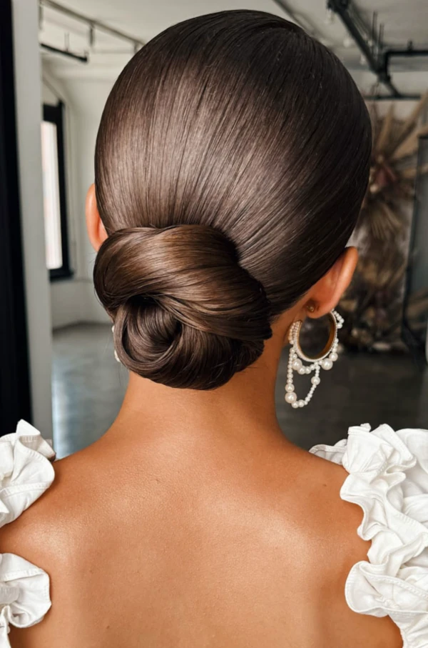 Acessórios de cabelo para complementar seu coque de casamento