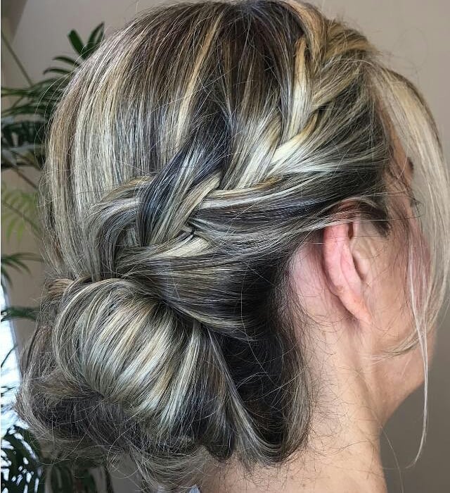 1. Como escolher a trança ideal para o seu tipo de rosto. 2. Guia completo de tranças afro para casamentos. 3. Penteados com trança para madrinhas: do clássico ao moderno. 4. Tranças embutidas: passo a passo para um visual elegante. 5. Penteados semi-presos com trança: versatilidade para qualquer ocasião.