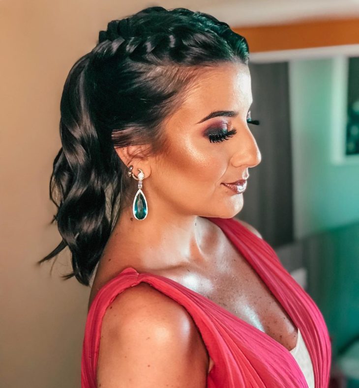 Dicas de maquiagem para complementar o penteado de madrinha