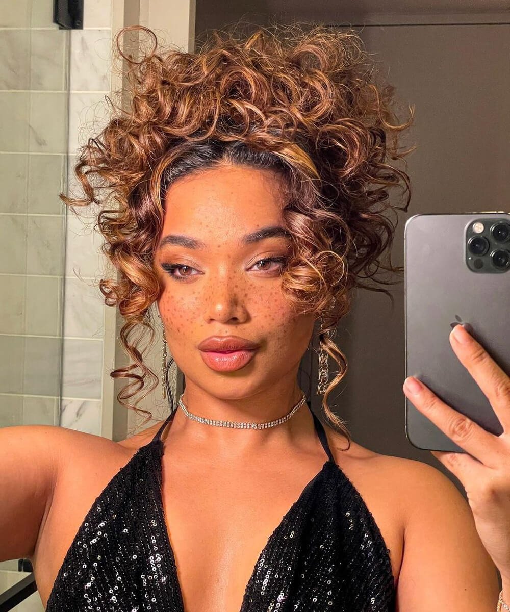 penteados para cabelo cacheado casamento