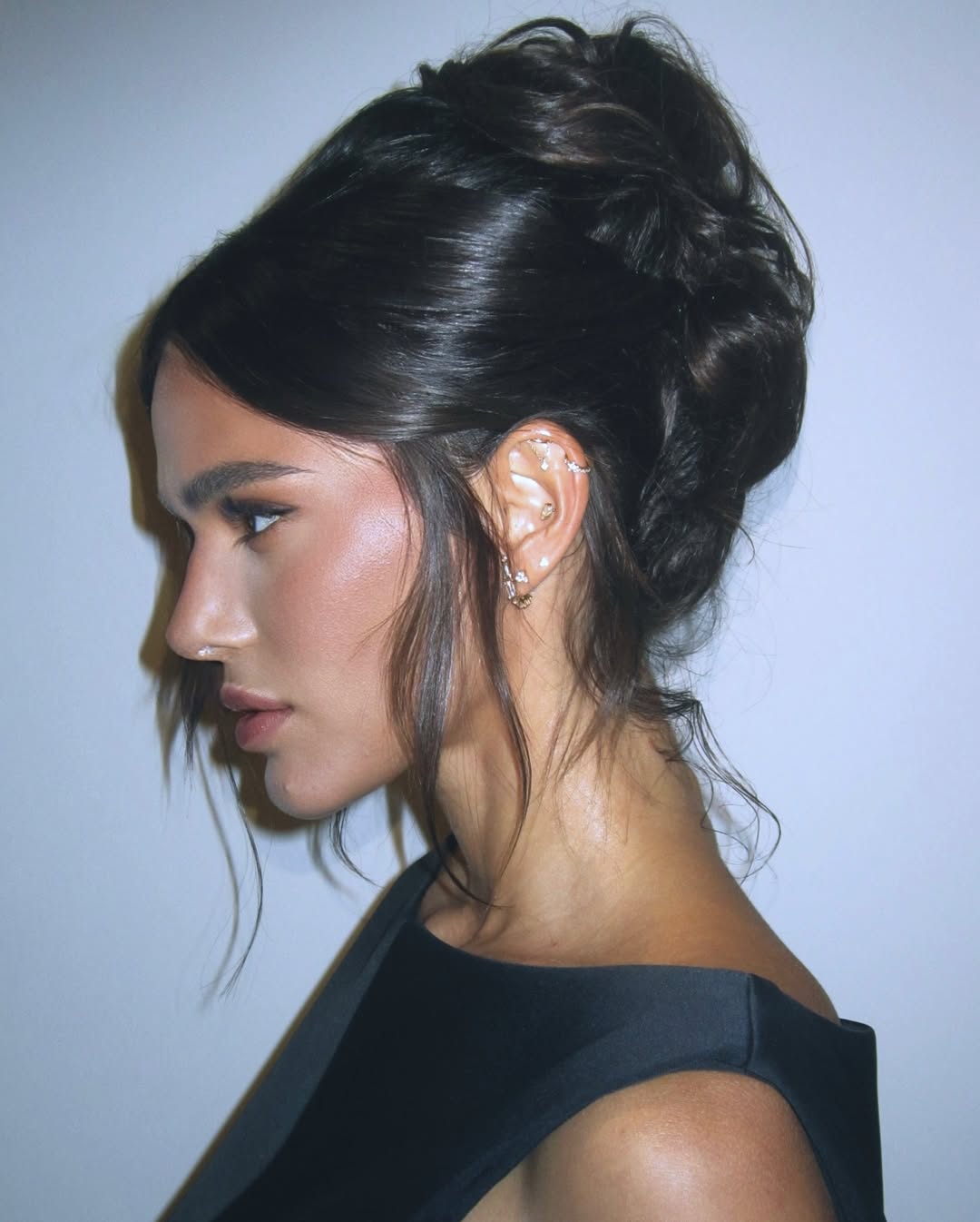 Coques Esculturais e Rabos de Cavalo Sessentistas: Tendências para Formandas