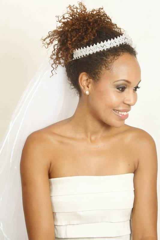 Cuidados Essenciais com o Cabelo Cacheado Antes do Casamento