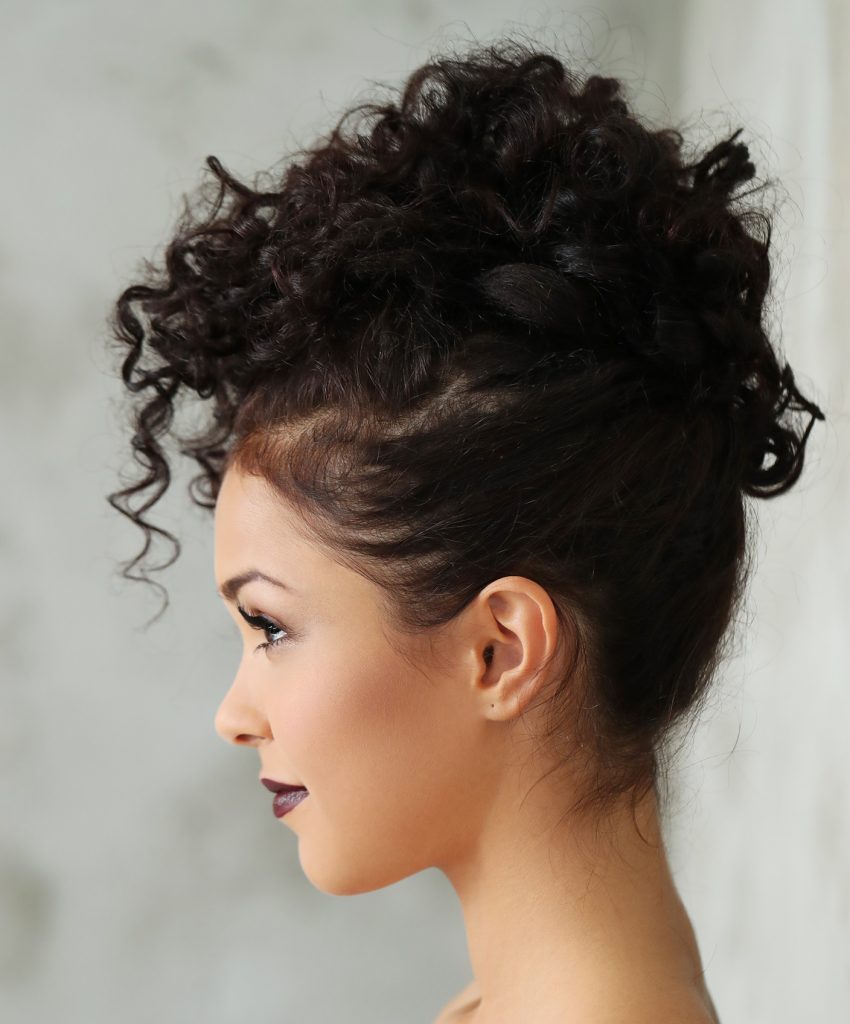 Guia Completo de Acessórios para Penteados de Noiva Cacheada