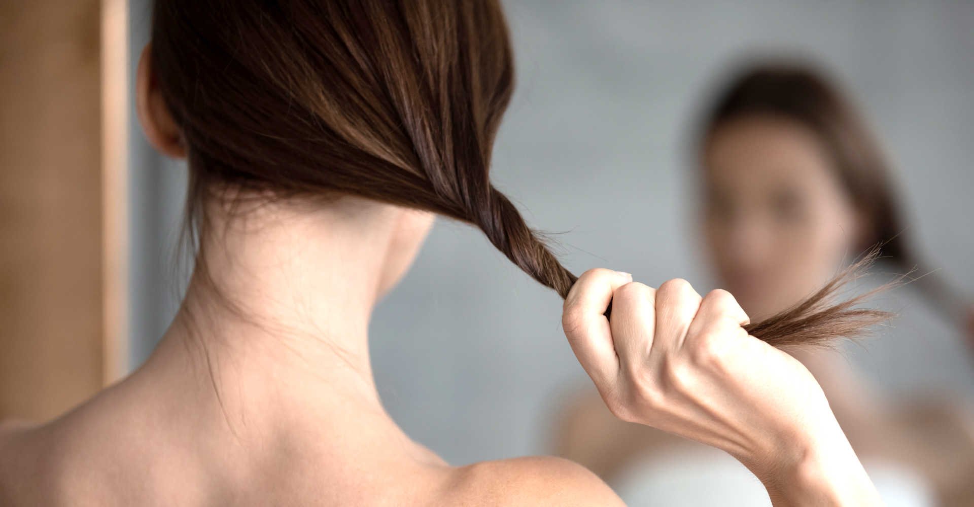 Como usar mousse para texturizar o cabelo