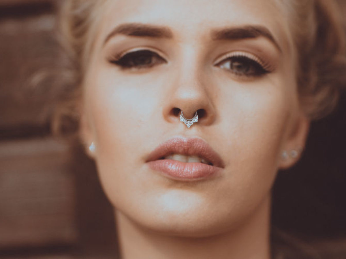 As Melhores Joias para Piercing Bridge e Third Eye