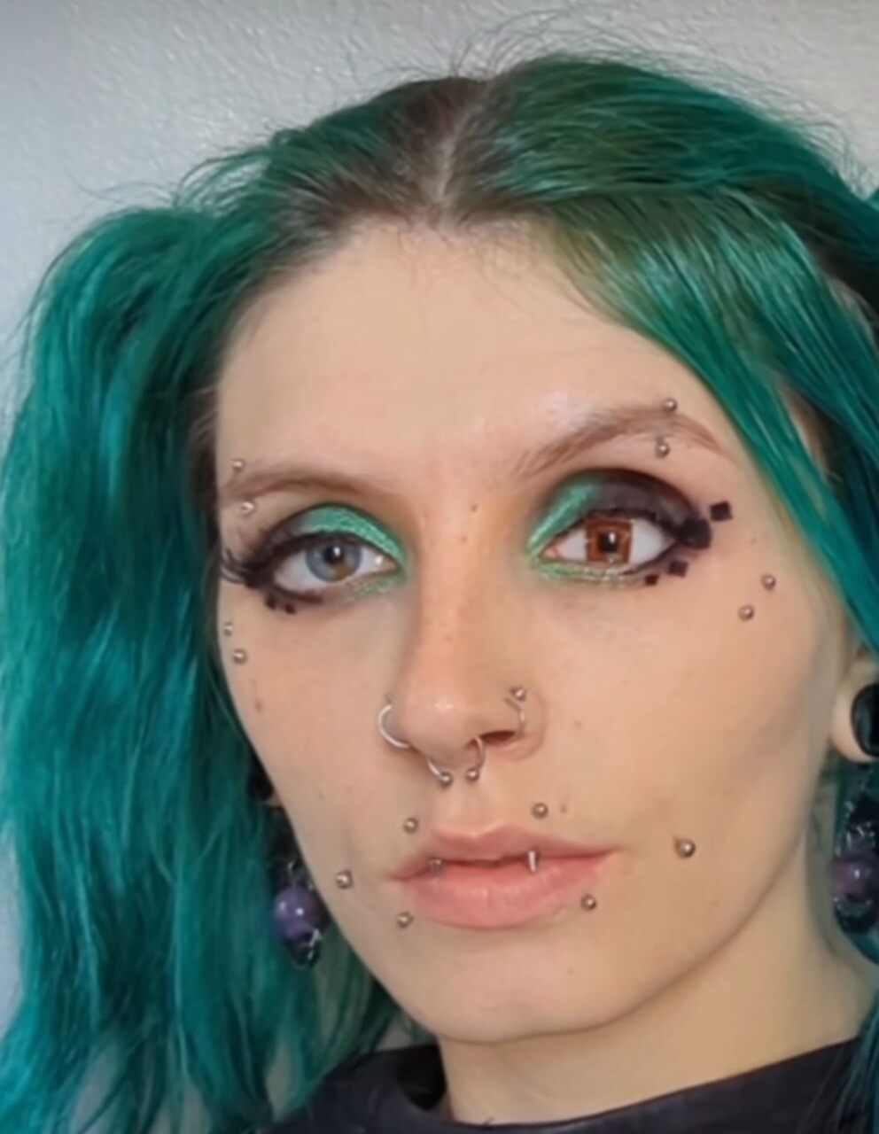 Guia Completo de Cuidados para Piercing Bridge