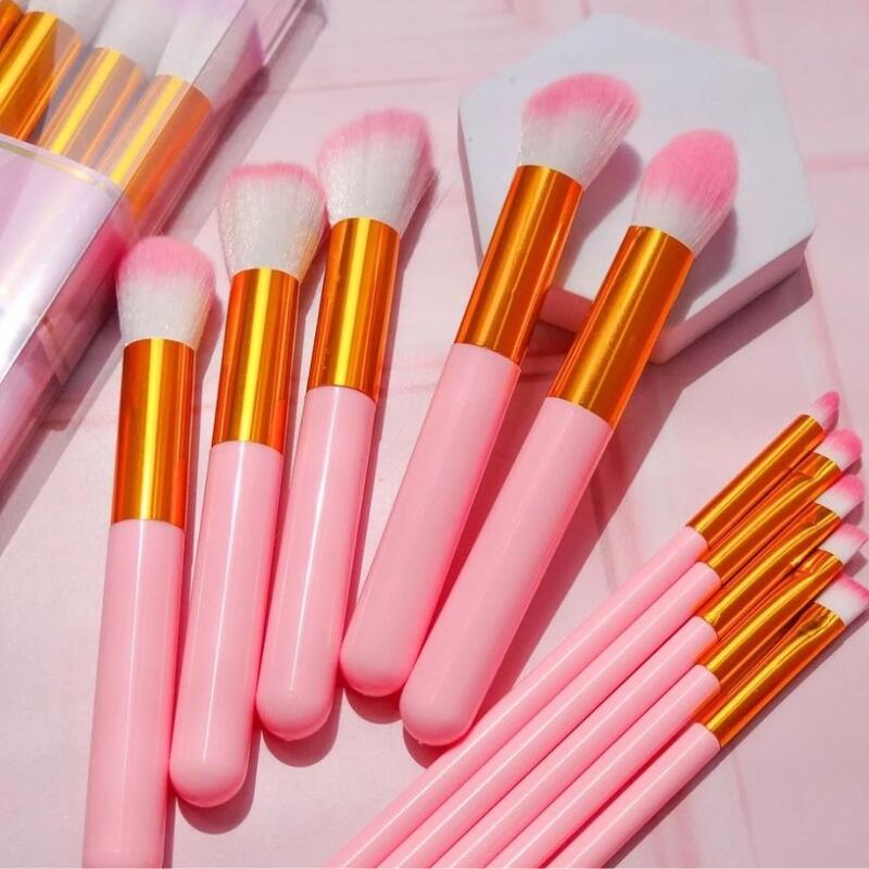 Pincel Kabuki vs. Esponja: Qual o Melhor para Sua Base?