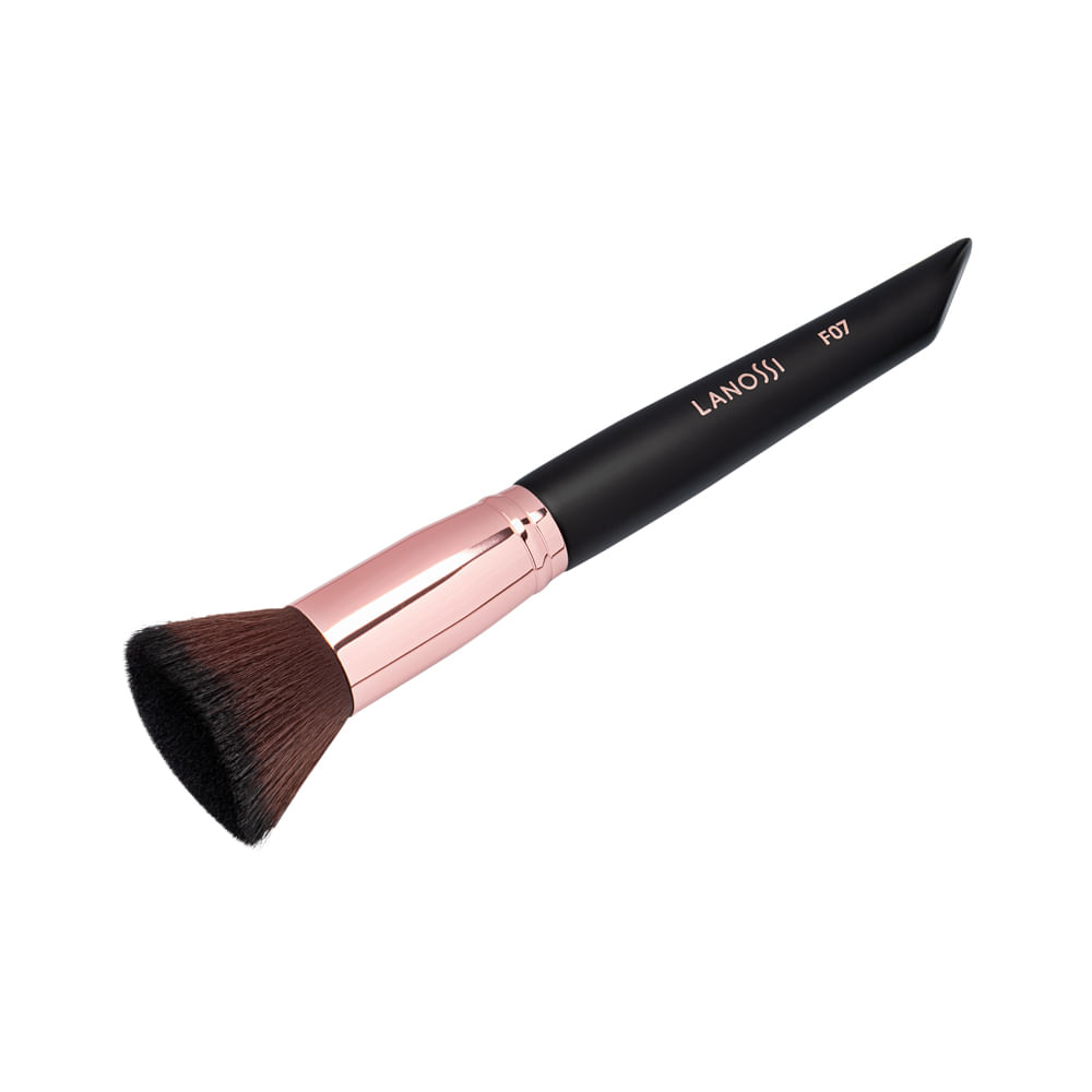 Pincel Kabuki vs. Esponja: Qual o Melhor para Sua Base?