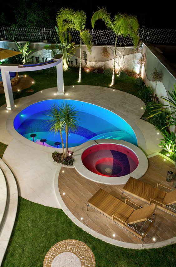 Piscinas de fibra vs. alvenaria: qual a melhor opção para você?