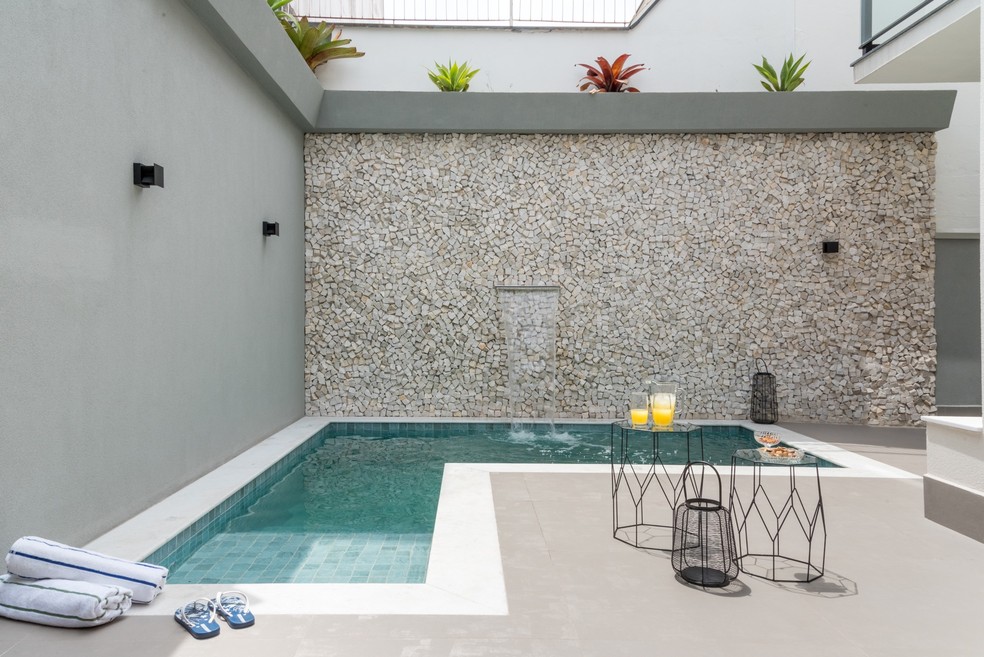 Piscinas de fibra vs. alvenaria: qual a melhor opção para você?