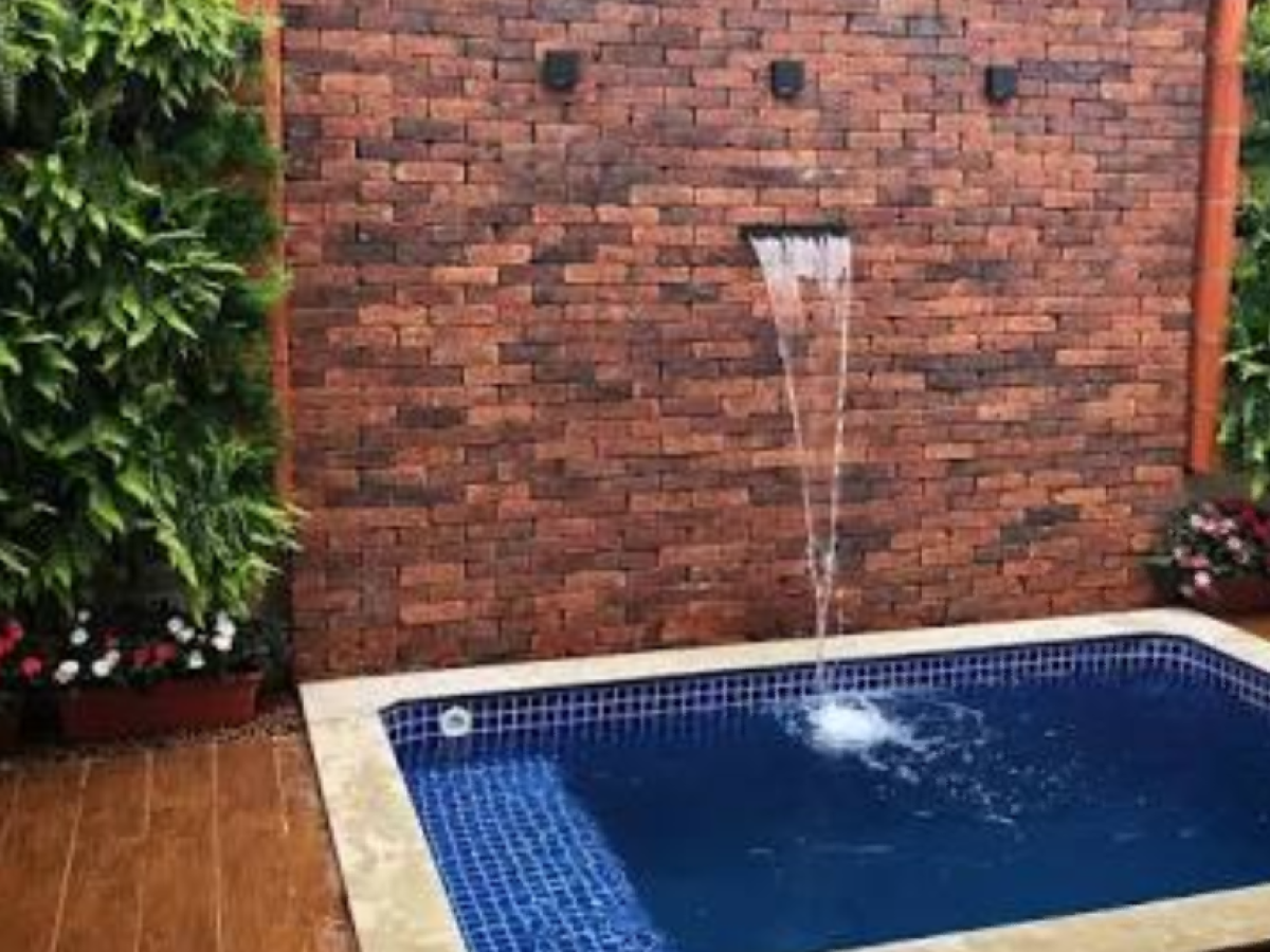 Dicas de decoração para áreas de lazer com piscinas pequenas