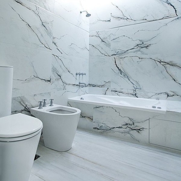 riscos e manchas mármore banheiro