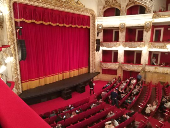 melhor piso para palco de teatro