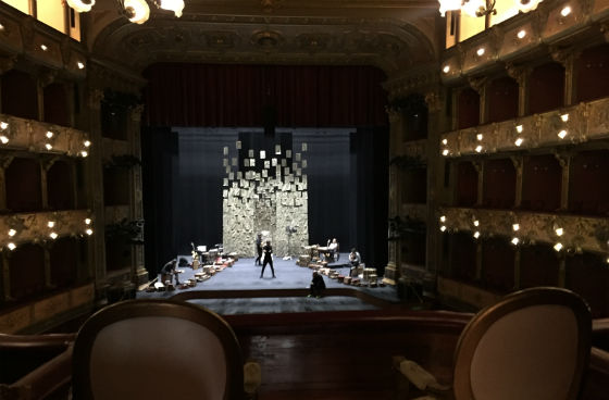 instalação de piso de palco