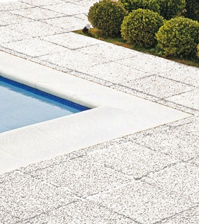 Piso Drenante vs. Piso Tradicional: Qual a Melhor Escolha para Seu Quintal?