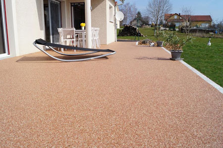 Piso Drenante vs. Piso Tradicional: Qual a Melhor Escolha para Seu Quintal?