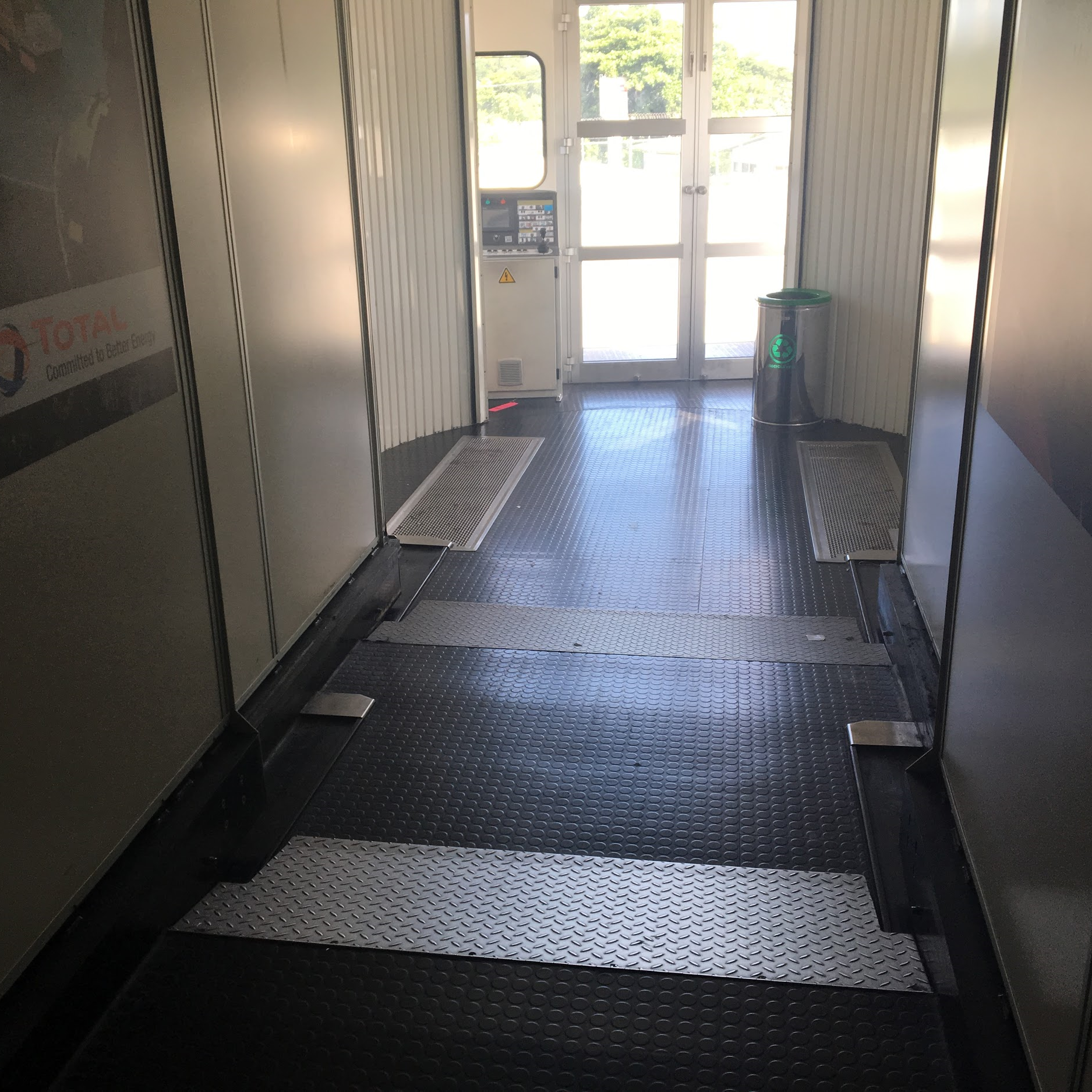 Certificações de Segurança para Materiais de Piso em Aviação: O Que Você Precisa Saber