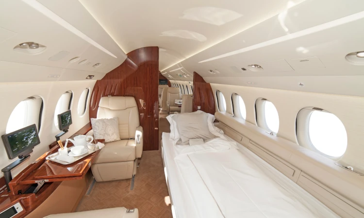 Como a escolha do piso afeta a autonomia do seu jato particular