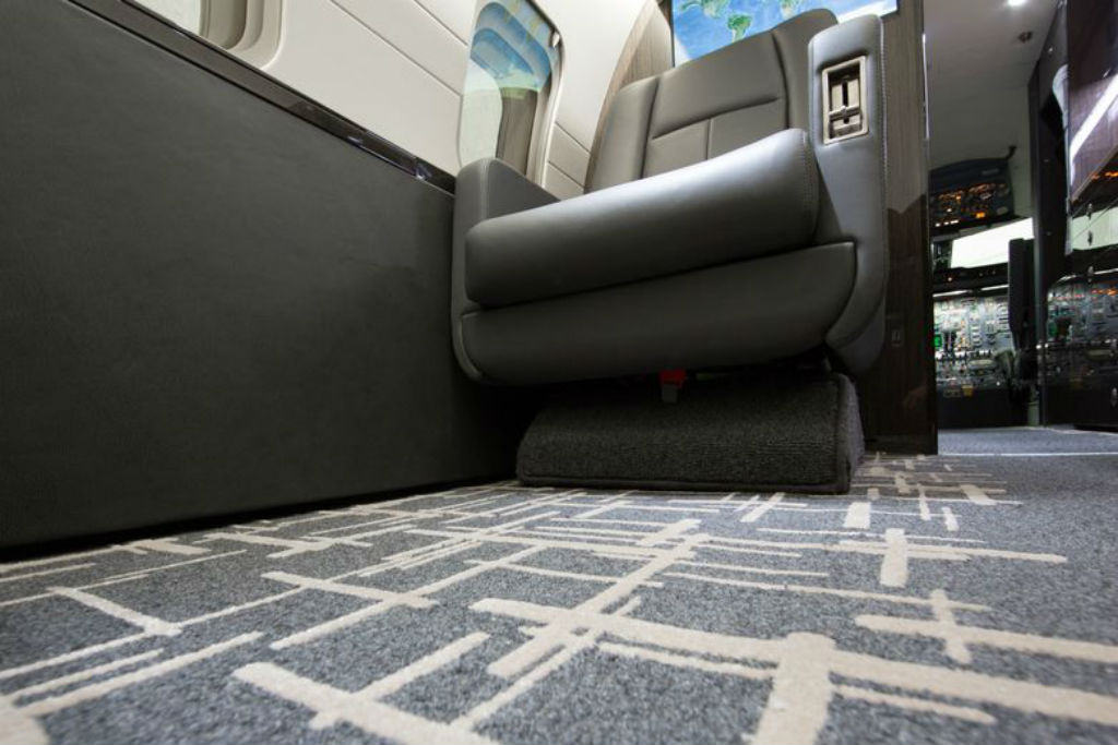 Luxo e Funcionalidade: Combinando Estilo e Performance no Piso do Seu Jato Particular