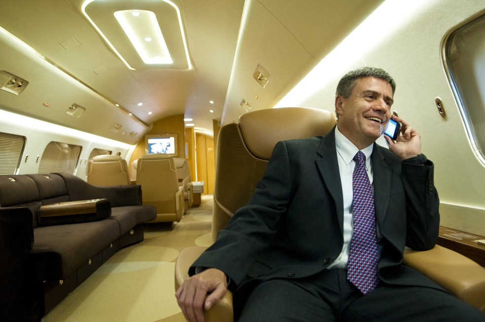 Tecnologia Honeycomb: O Segredo da Leveza e Resistência em Pisos de Aeronaves