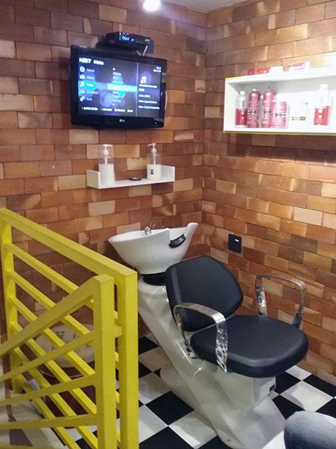 Piso Vinílico Xadrez: O Clássico para Barbearias Retrô e Vintage