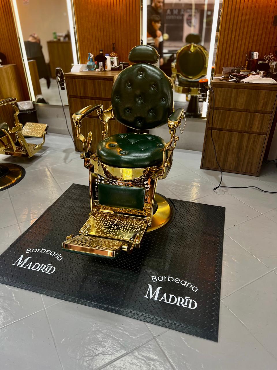 Porcelanato Acetinado ou Polido: Qual o Melhor para sua Barbearia?