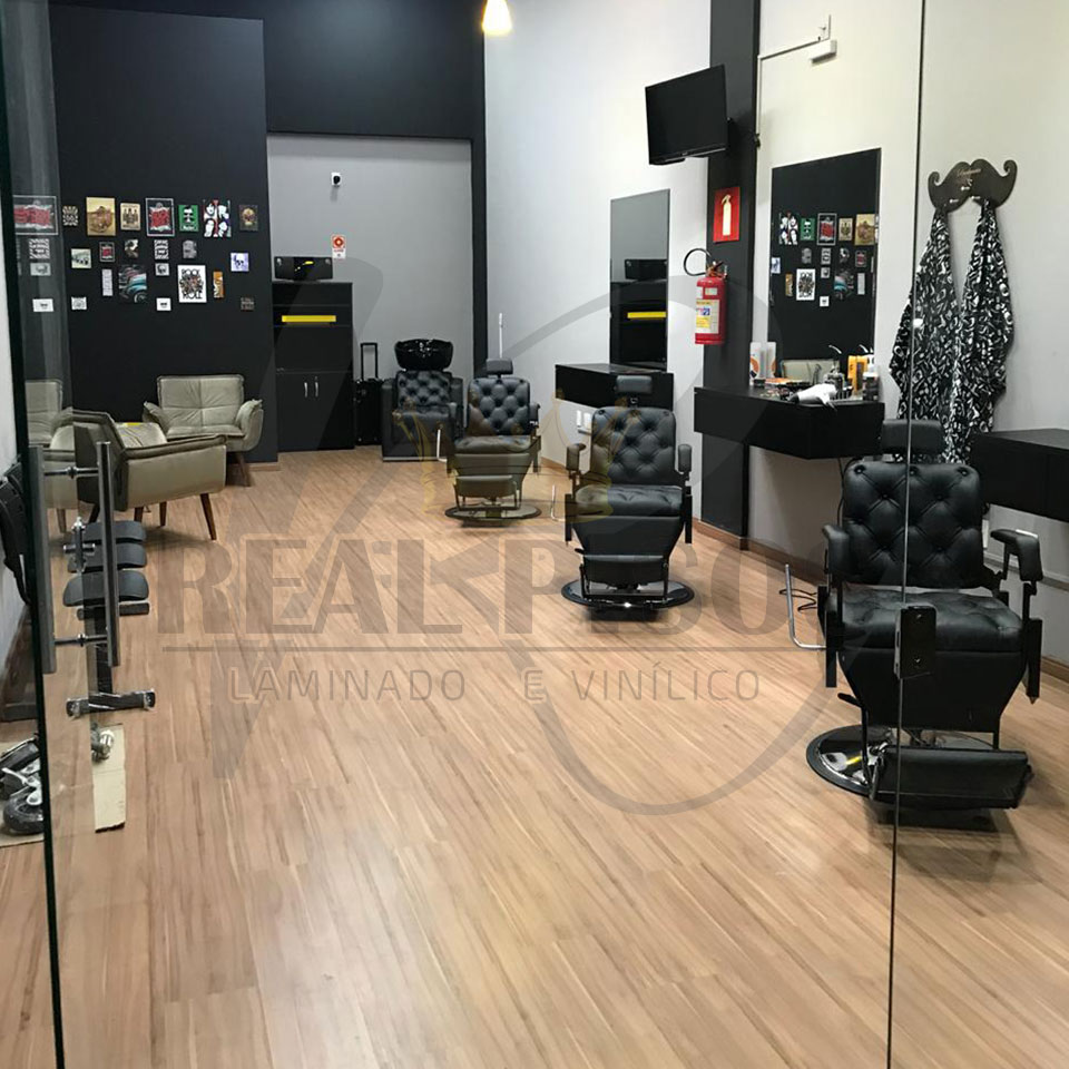 Piso Emborrachado: Conforto e Segurança para Barbeiros e Clientes