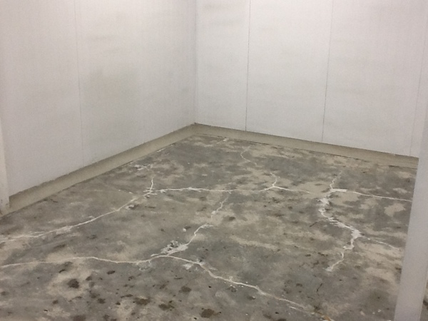 manutenção de piso de congelador