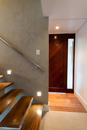 durabilidade e estética em pisos para elevadores