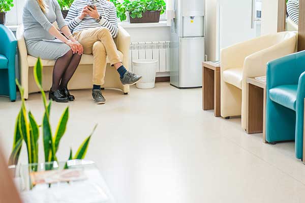 piso para sala de espera de consultorio