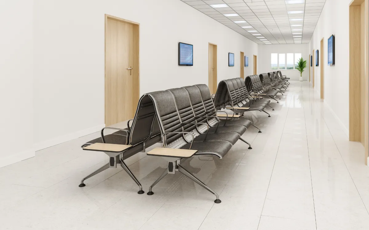 piso vinílico ou porcelanato para clínica médica