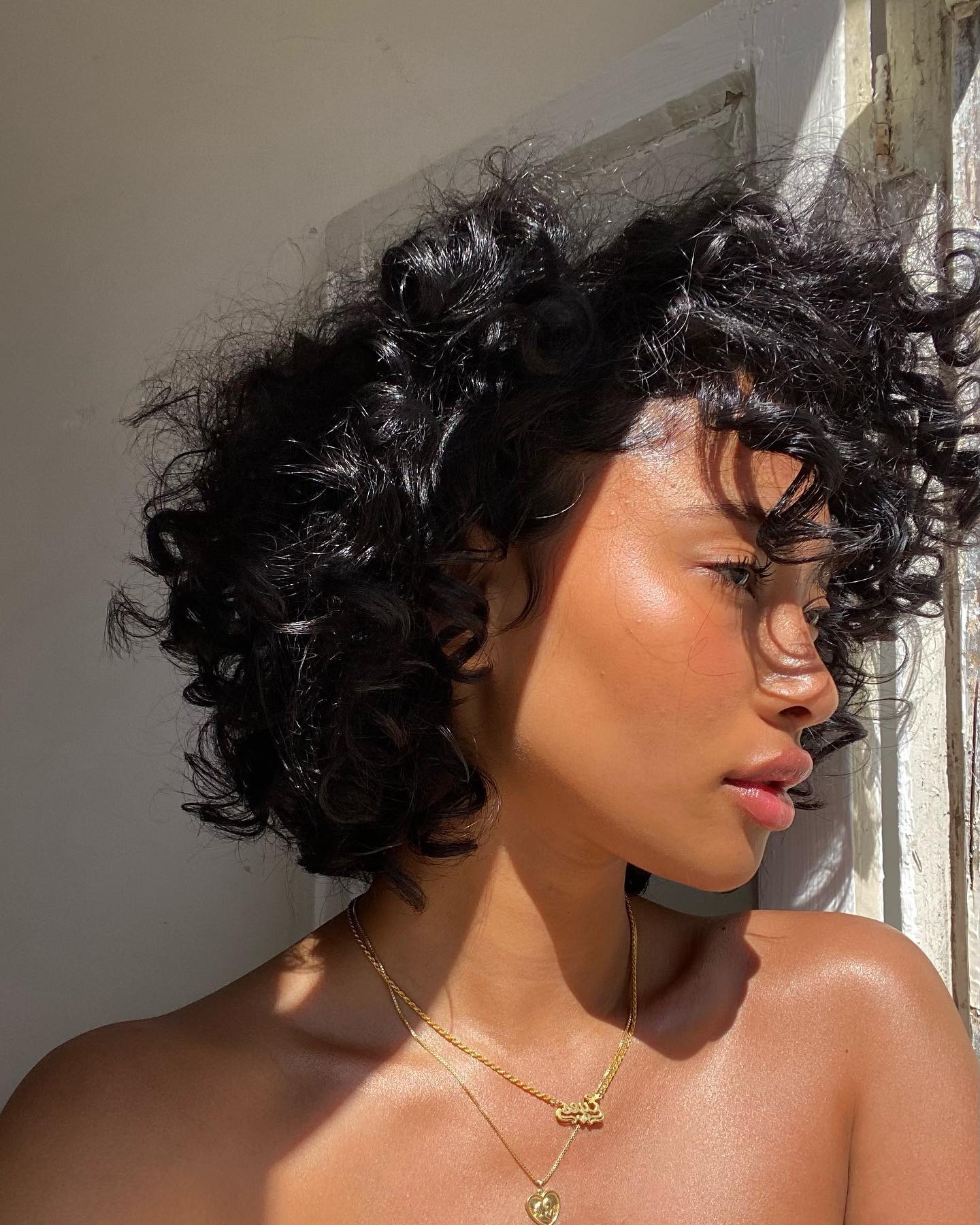 Pixie Cut Cacheado: Guia Completo de Estilos para Cada Tipo de Rosto