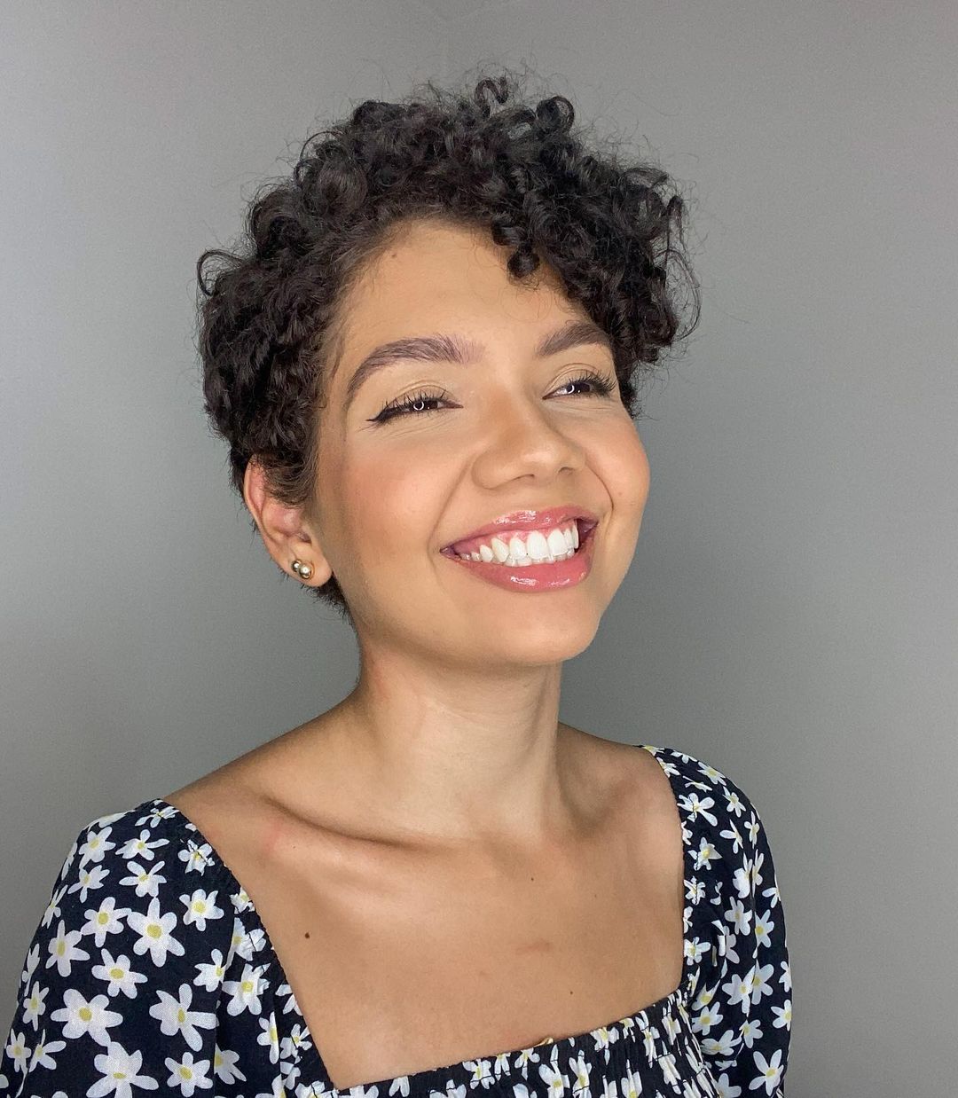 Transição Capilar com Pixie Cut: Ousadia e Praticidade no Seu Novo Visual