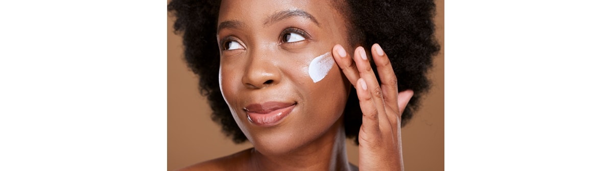 por que escolher o melhor protetor solar com cor para pele oleosa e com acne