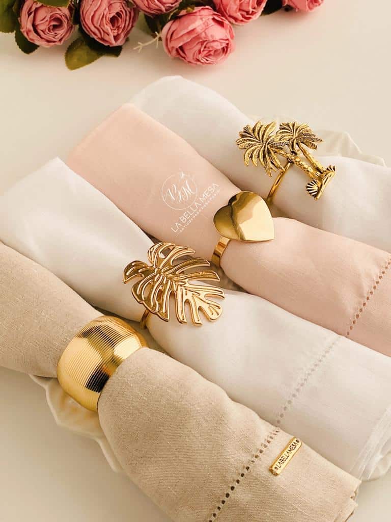 Inspirações de Mesa Posta com Porta-Guardanapos de Pérolas: Elegância em Cada Detalhe