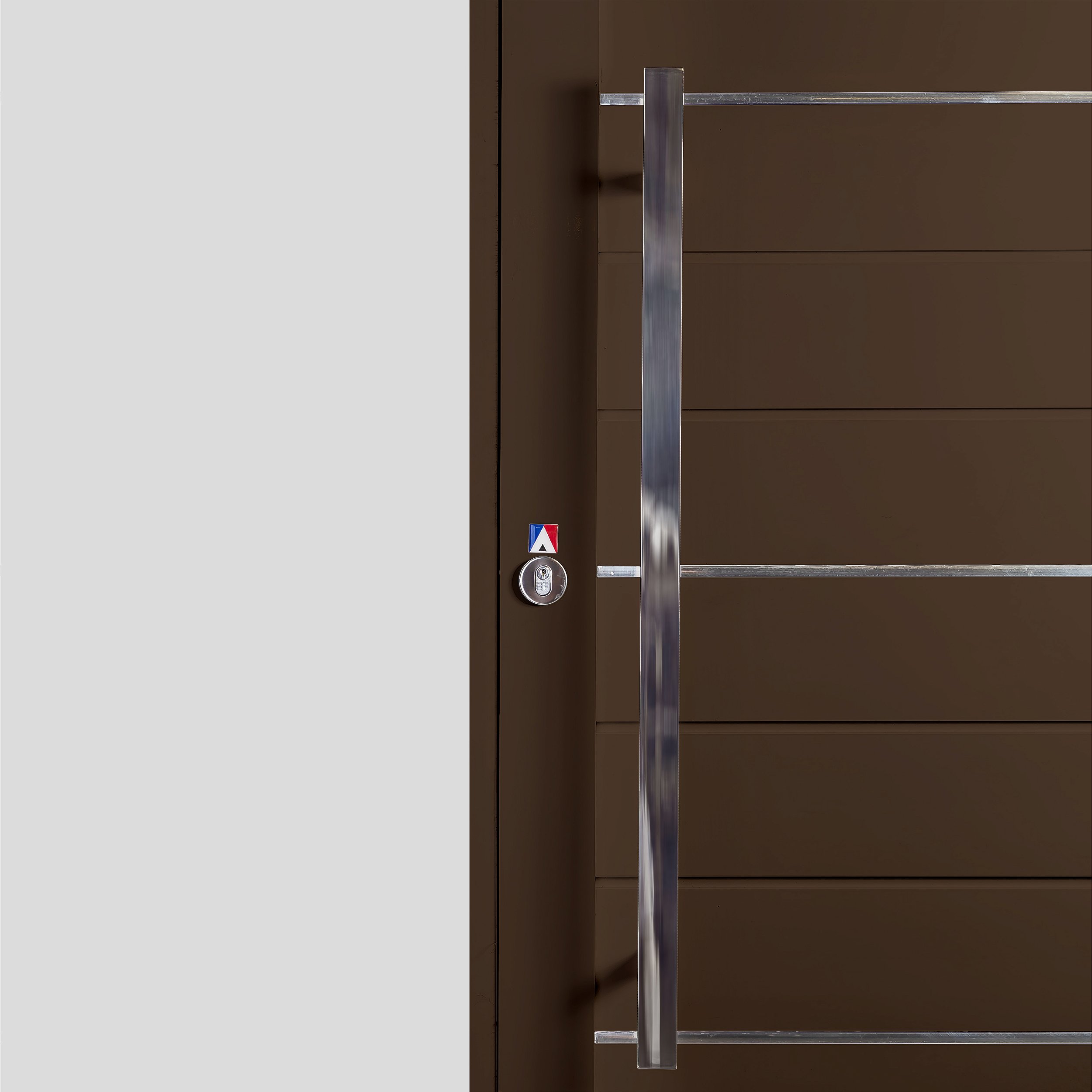 Portas Pivotantes de Alumínio Brancas e Amadeiradas: Versatilidade e Elegância