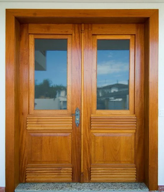 Guia Completo: Como Escolher a Melhor Madeira para Sua Porta