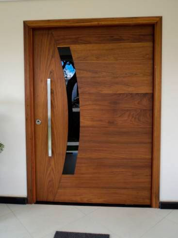 Como Escolher a Porta de Madeira Ideal para Cada Ambiente da Sua Casa