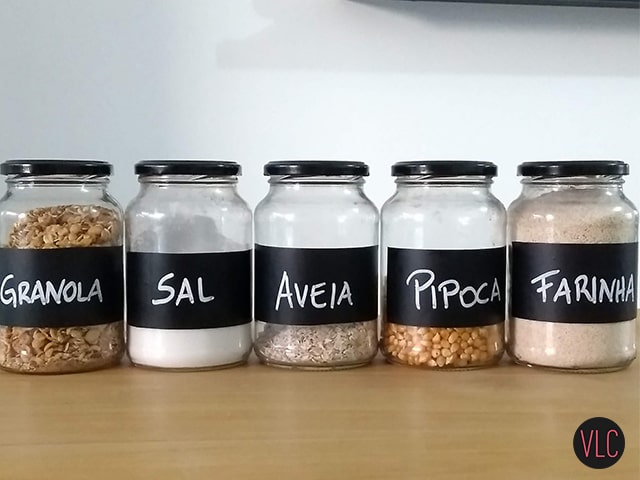 Decoração Sustentável: Usando Potes de Vidro na Sala e Banheiro